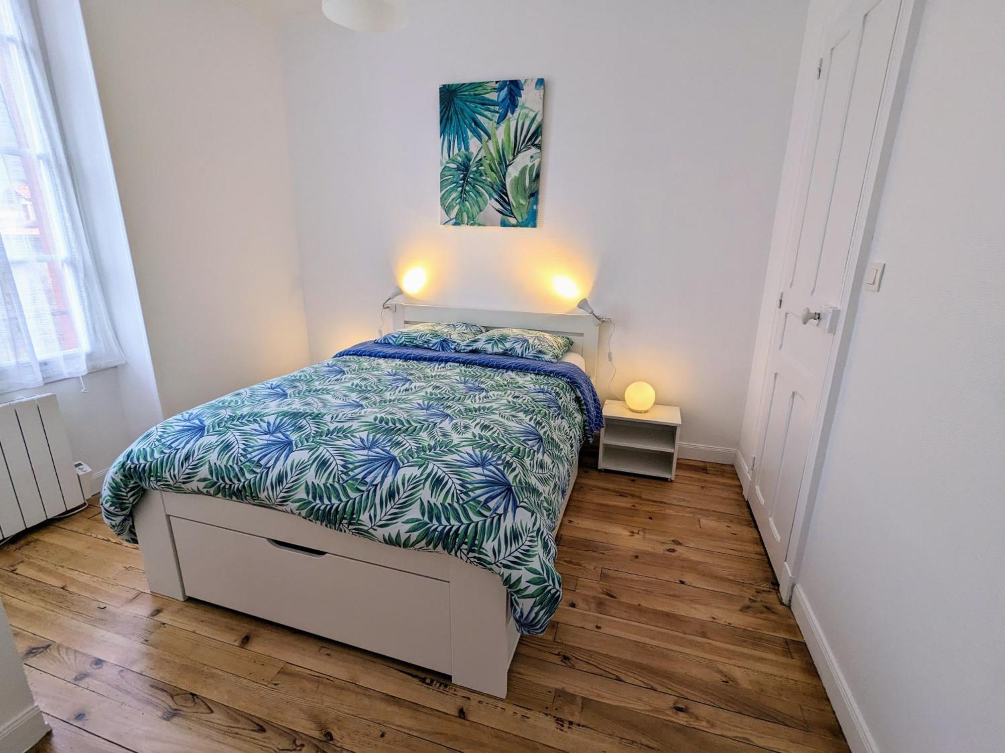 Apartment T2 42 M² En Centre-ville De *